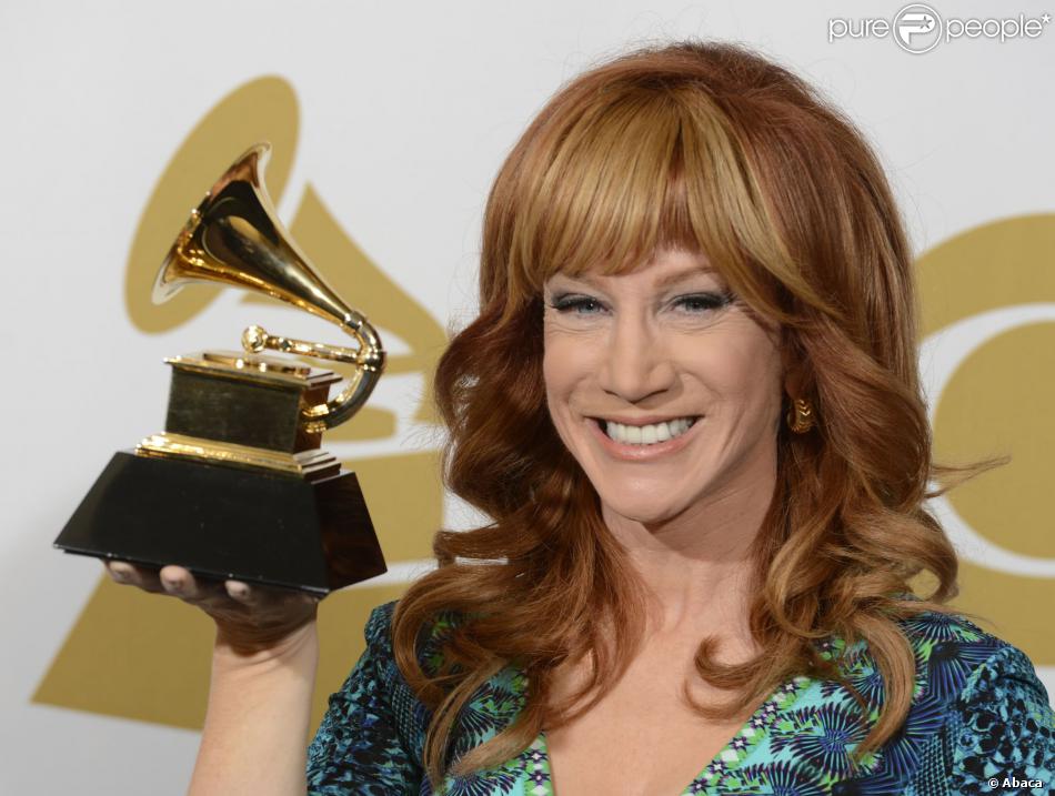 Kathy Griffin et son Grammy pour Meilleur album comique lors des 56e Grammy Awards au Staples Center. Los Angeles, le 26 janvier 2014.