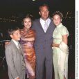 Kevin Costner en famille à Los Angeles le 30 juin 2000