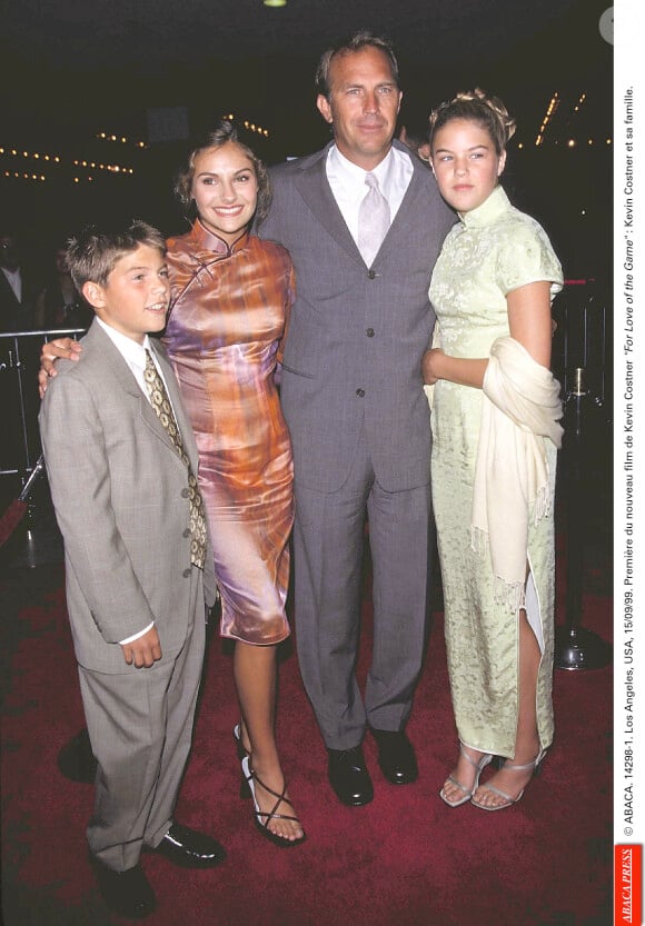 Kevin Costner en famille à Los Angeles le 30 juin 2000