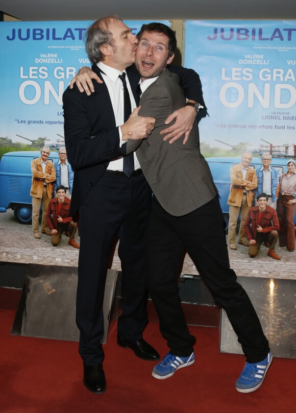 Lionel Baier et Michel Vuillermoz lors de l'avant-première du film "Les Grandes Ondes" à l'UGC des Halles à Paris, le 27 janvier 2014