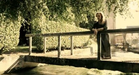 "Etrangère", le nouveau clip de Sylvie Vartan