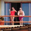 Tiffani Thiessen (avec son mari) prend la pose en bikini à Mexico, le 27 janvier 2014.