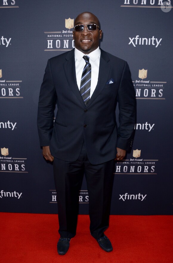 Robert Mathis (linebacker des Indianapolis Colts et lauréat du prix Deacon Jones de Joueur de l'année) assiste à la 3e édition des NFL Honors au Radio City Music Hall. New York, le 1er février 2014.