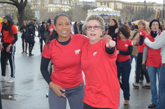 Christine Kelly et Françoise Laborde ont participé à un flashmob pour soutenir la place des femmes dans le sport et leur représentation dans les médias, le 1er février 2014 à Paris.