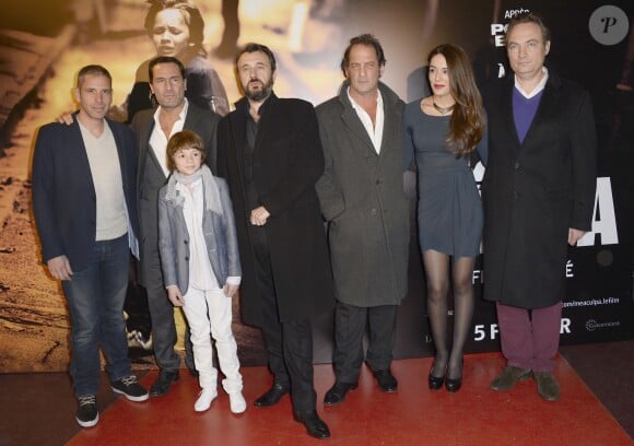 Medi Sadoun, Gilles Lellouche, Max Baissette de Malglaive, Fred Cavayé, Vincent Lindon, Sofia Essaïdi et Gilles Cohen lors de la première du film Mea Culpa au cinéma Gaumont Opéra à Paris, le 2 février 2014.