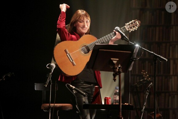 Exclusif - Concert de Carla Bruni à Sainte-Maxime le 7 décembre 2013.