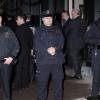 Des policiers devant l'appartement de Philip Seymour Hoffman, retrouvé mort le 2 février 2014 a New York. Ils viennent récupérer le corps de l'acteur, décédé d'une apparente overdose.