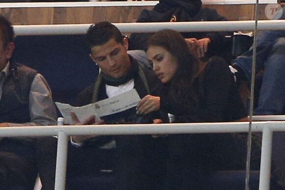 Cristiano Ronaldo et sa petite amie Irina Shayk assistent au match de football Real Madrid - Real Valladolid à Madrid, le 30 novembre 2013