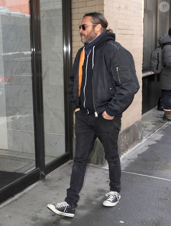 Joaquin Phoenix rendant visite à Mimi O'Donnell, ex-compagne de Philip Seymour Hoffman et mère de leurs trois enfants, à New York le 4 février 2014, après le décès de l'acteur.