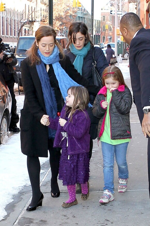 Mimi O'Donnell et ses enfants, Cooper, Tallulah et Willa, lors de la veillée funèbre en l'honneur de Philip Seymour Hoffman à New York le 6 février 2014
