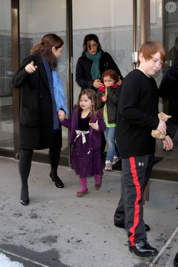 Mimi O'Donnell et ses enfants se rendant à la veillée funèbre en l'honneur de Philip Seymour Hoffman à New York le 6 février 2014