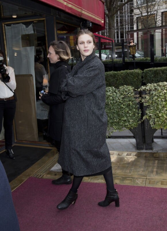 Marine Vacth arrive déjeuner des nommés aux César au fouquet's à Paris, le 8 février 2014.