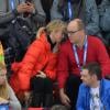 Le prince Albert II de Monaco a regardé avec Corinna zu Sayn-Wittgenstein, le 8 février 2014 aux JO de Sotchi, l'épreuve du 5 000 mètres en patinage de vitesse.