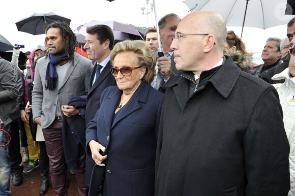 Bernadette Chirac aux côtés de Christian Karembeu, Christian Estrosi et Eric Ciotti à Nice pour soutenir l'opération Pièces Jaunes, le 8 février 2014. 