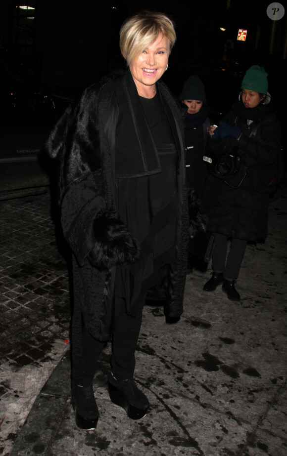 Deborra-Lee Furness arrive au défilé-anniversaire de Donna Karan à New York le 10 février 2013