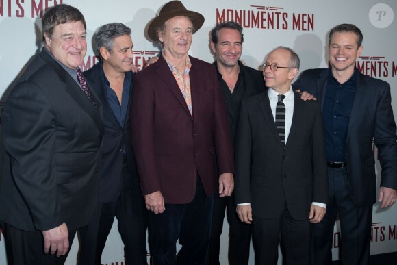 John Goodman, George Clooney, Bill Murray, Jean Dujardin, Bob Balaban et Matt Damon à la première de Monuments Men à Paris, le 12 février 2014.