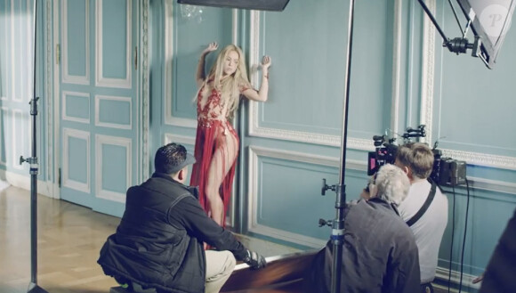 Shakira dans les coulisses du clip de Can't Remember To Forget You, son duo avec Rihanna, dévoilé en janvier 2014.