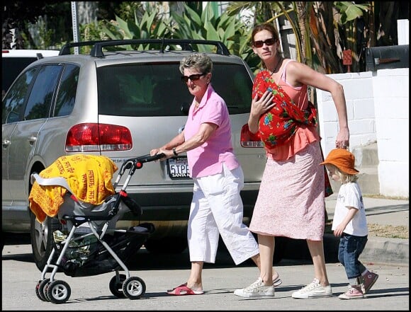 Julia Roberts avec sa maman Betty à Los Angeles le 29 juin 2007.