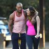 Kelly Brook et son petit ami David McIntosh, très souriants, se baladent pour la Saint-Valentin sur les hauteurs de Franklin Canyon Park à Los Angeles, le 14 février 2014.