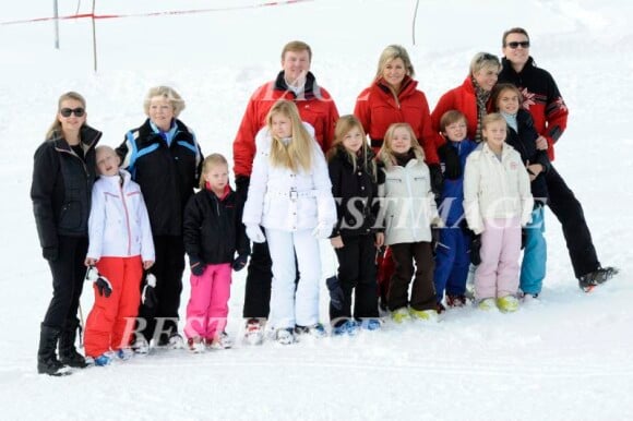 La famille royale des Pays-Bas au complet a donné rendez-vous à la presse le 17 février 2014 pour la séance photo officielle de son séjour aux sports d'hiver à Lech am Arlberg, en Autriche. Là où, deux ans plutôt, le prince Friso d'Orange-Nassau était piégé par une avalanche fatale. 