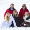 Willem-Alexander et Maxima avec leurs filles. La famille royale néerlandaise au complet donnait rendez-vous à la presse le 17 février 2014 pour la séance photo officielle de son séjour aux sports d'hiver à Lech am Arlberg, en Autriche. Là où, deux ans plutôt, le prince Friso d'Orange-Nassau était piégé par une avalanche fatale.