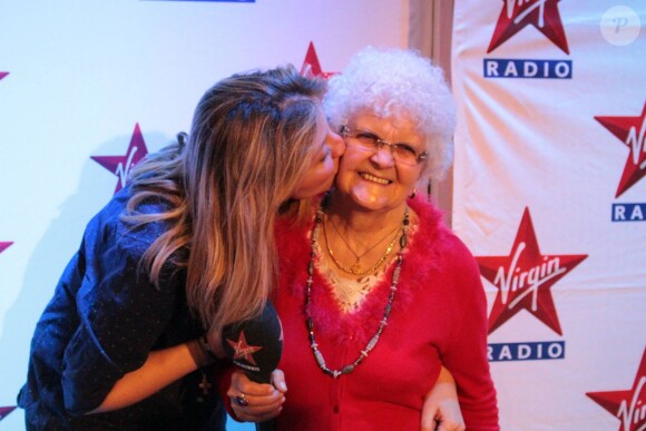 Emilie et Lucienne, de la matinale de Virgin Radio, dans les locaux de la radio, mercredi 19 février 2014.
