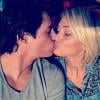 Caroline Receveur et Valentin s'embrassent durant le concert d'Avicii à Paris, le 14 février 2014