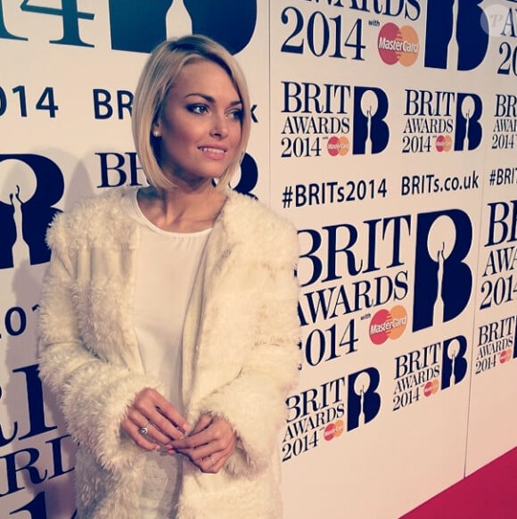 Caroline Receveur : ravissante en direct des Brit Awards 2014, le 19 février 2014 à Londres