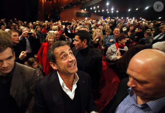 Nicolas Sarkozy a pu constater sa popularité en assistant au concert de son épouse Carla Bruni au Palais des festivals à Cannes, le 14 février 2014