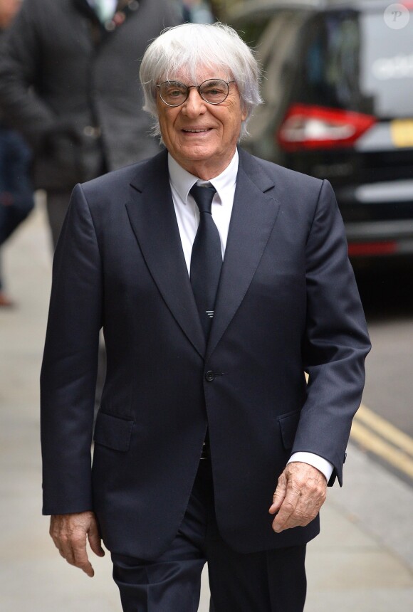 Bernie Ecclestone lors de son arrivée à la Haute cour de justice de Londres le 6 novembre 2013
