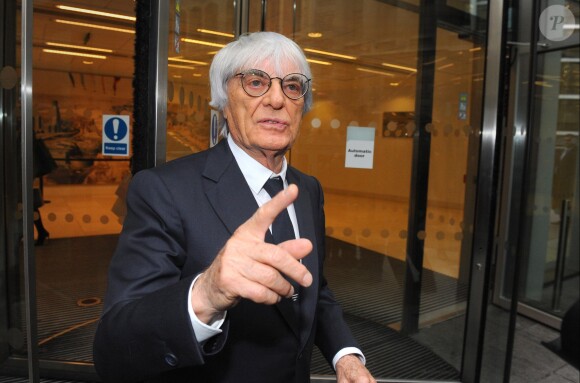 Bernie Ecclestone lors de son arrivée à la Haute cour de justice de Londres le 6 novembre 2013