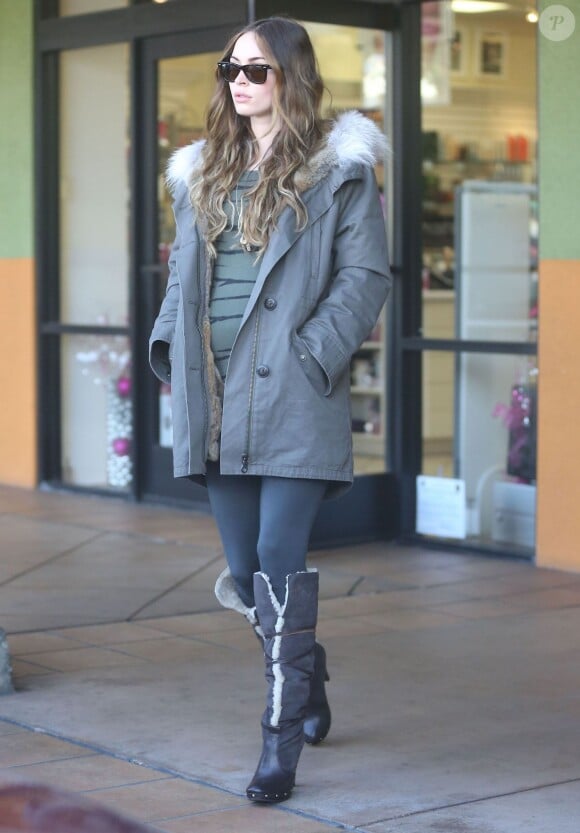 Exclusif - Megan Fox, enceinte fait du shopping a Studio City, le 6 décembre 2013