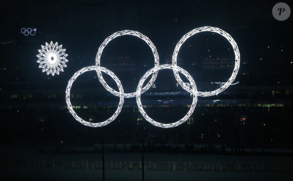 Petit loupé du côté des anneaux olympiques - Cérémonie d'ouverture des Jeux Olympiques de Stochi, le 7 février 2014.