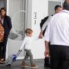 Ricky Martin arrive à Carrasco International Airport avec ses fils Matteo et Valentino et son ami et manager Jose Vega à Montevideo, Uruguay, le 19 février 2014.