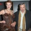 Natacha Polony et son mari Perico Legasse au défilé du 19e salon du chocolat 2013, à la Porte de Versailles, à Paris, le 29 octobre 2013.