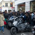 Exclusif - Les rues Saint-Honoré et du 29 juillet, bondées de fans de Drake, venus voir le rappeur dans la boutique Colette. Paris, le 24 février 2014.