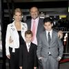 Joel Silver, sa femme Karyn Fields et leurs enfants lors de l'avant-première du film Non-Stop à Los Angeles le 24 février 2014