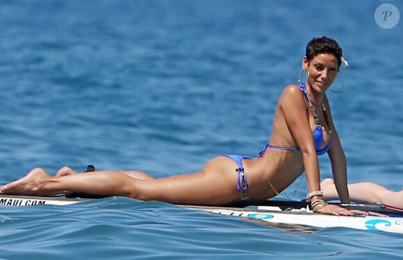 Nicole Murphy, surprise en plein tournage pour l'émission de télé-réalité Hollywood Exes sur une plage d'Hawaï. Le 23 février 2014.