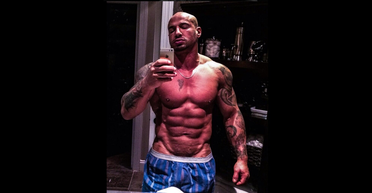 Photo Quentin Elias dévoile ses abdos et ses muscles sur son compte