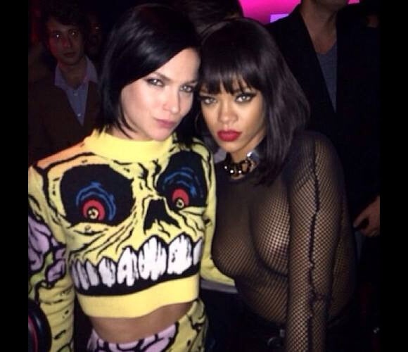 Leigh Lezark et Rihanna lors de l'after-show Balmain au Crazy Horse. Paris, le 27 février 2014.