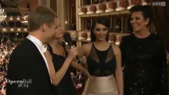 Kim Kardashian mal à l'aise : Des blagues aux échos racistes ruinent sa soirée