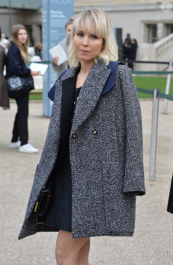 Noomi Rapace arrive au Grand Palais pour assister au défilé Chloé. Paris, le 2 mars 2014.