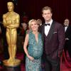 Elsa Pataky (dans une robe Elie Saab) enceinte et son mari Chris Hemsworth, lors de la 86e cérémonie des Oscars à Hollywood, le 2 mars 2014
