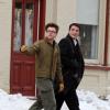Robert Pattinson et Dane DeHaan complices sur le tournage du film "LIFE" à Toronto, le 4 mars 2014.