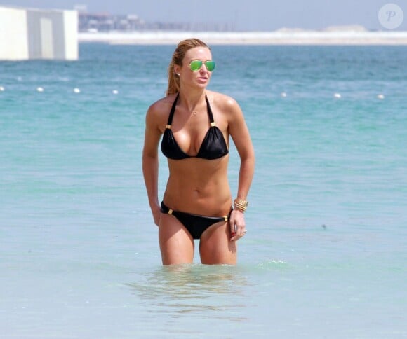 Alex Curran montre son corps parfait dans un bikini lors de ses vacances à Dubaï, le 1er mars 2014.