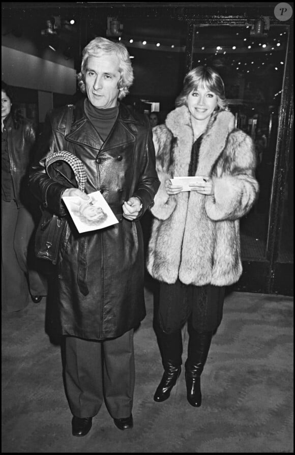 Marcel Amont et sa femme à Paris en 1976. 