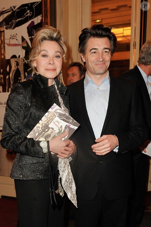Grâce de Capitani et son compagnon Jean-Pierre Jacquin lors du gala Enfance Majuscule, salle Gaveau à Paris le 10 mars 2014