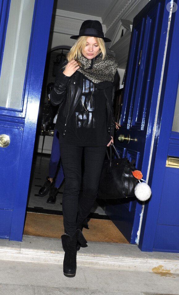 Kate Moss quitte le domicile de Cara Delevingne à Londres le 12/02/2014