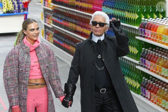 Cara Delevingne - Défilé de mode "Chanel" à Paris. Le 4 mars 2014