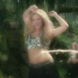 Shakira se déhanche avec sensualité dans les coulisses du tournage de son spot TV, pour la campagne "Dare to feel good" d'Activia.